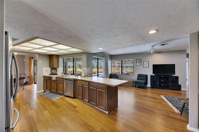 Building Photo - 811 Eagle Ln
