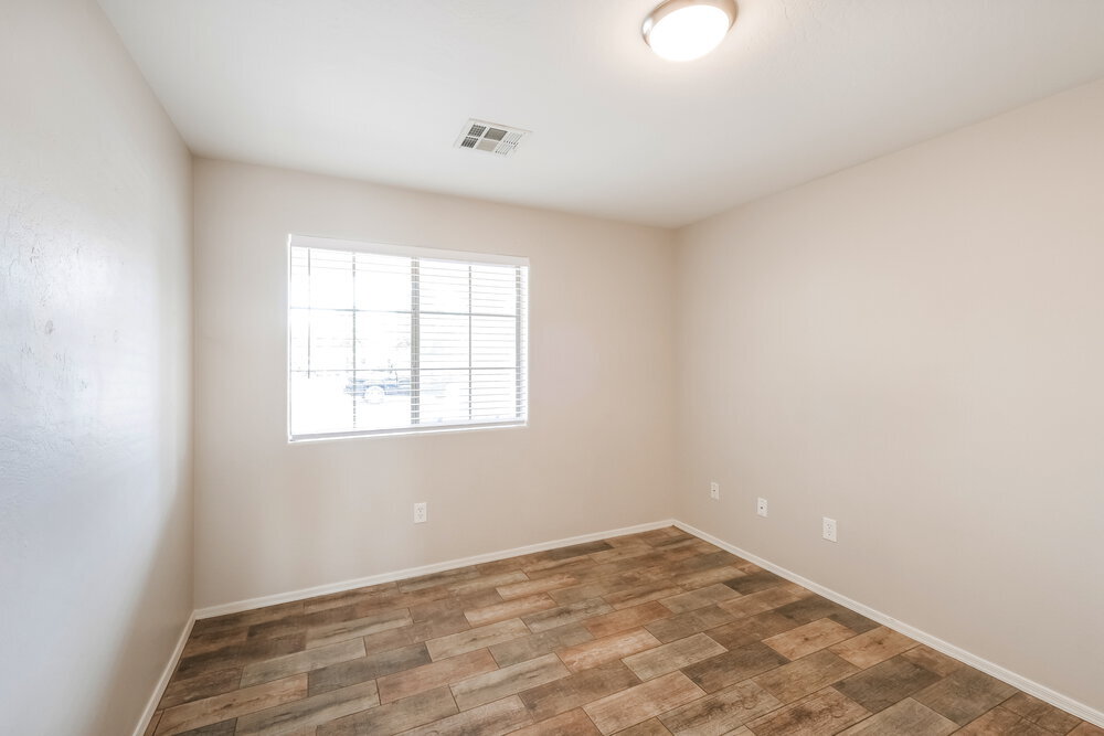 Building Photo - 1114 E Fraktur Rd