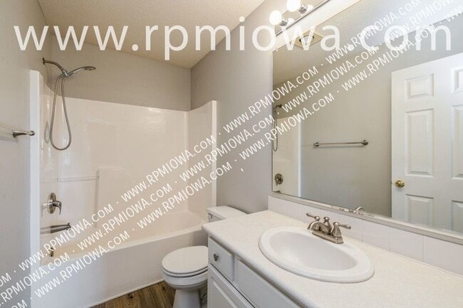 Building Photo - 15803 Hawthorn Dr