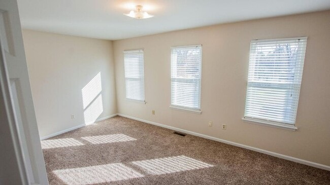 Building Photo - Gorgeous home ready to move in!