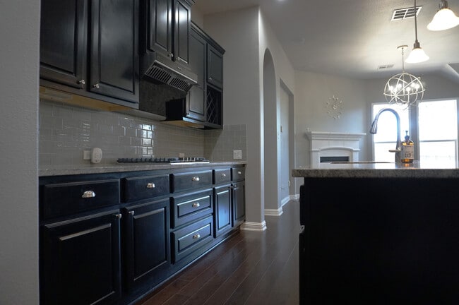 Building Photo - 6620 Estana Ln