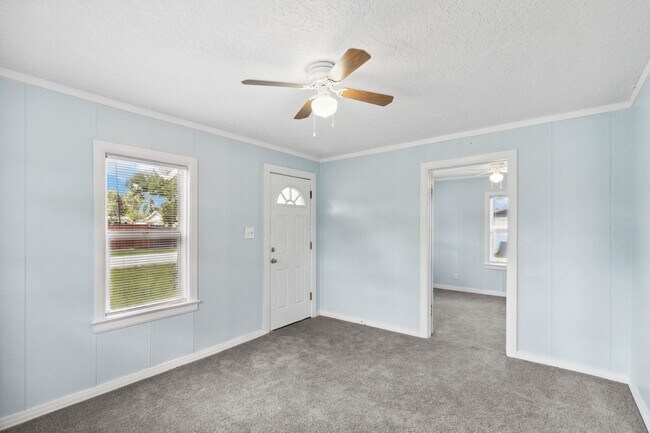 Building Photo - PENDING APPLICATION- Charming 1/1 Home in ...