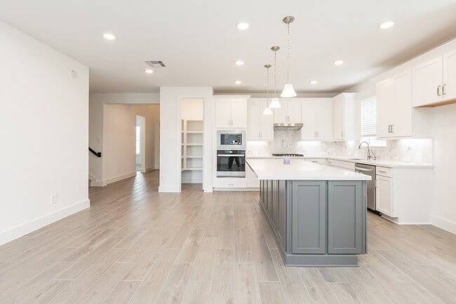 Building Photo - 7819 Cattail Shallows Ln