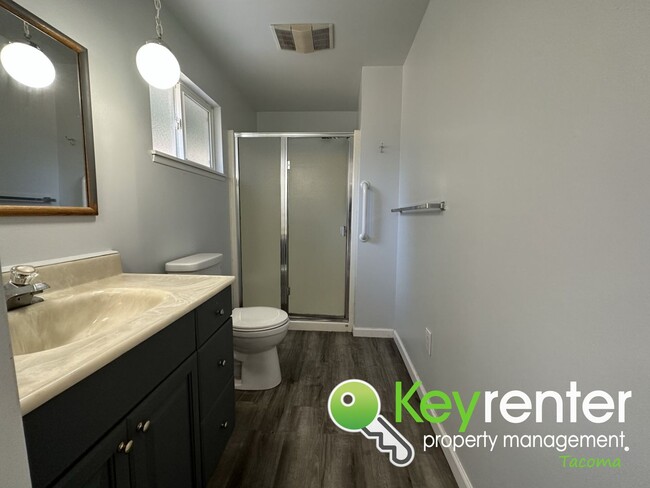 Building Photo - Must-see Gorgeous North End Tacoma House