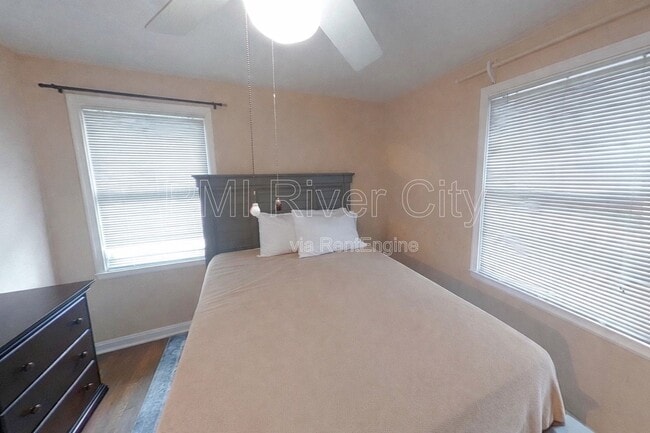 Building Photo - 1543 Peachtree Cir N