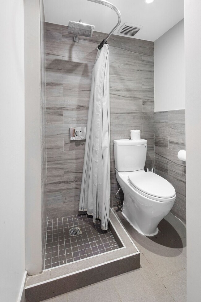 Building Photo - 4 York Ave