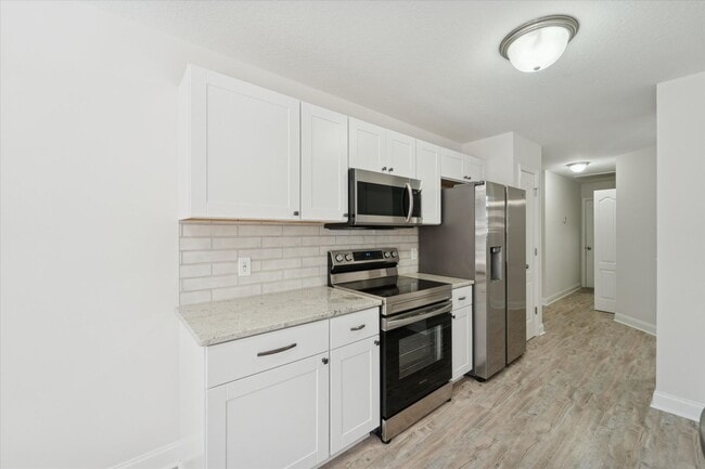 Building Photo - AVAILABLE NOW! (Pet Friendly)