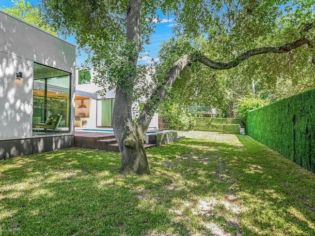 Building Photo - 1601 Barn Swallow Dr