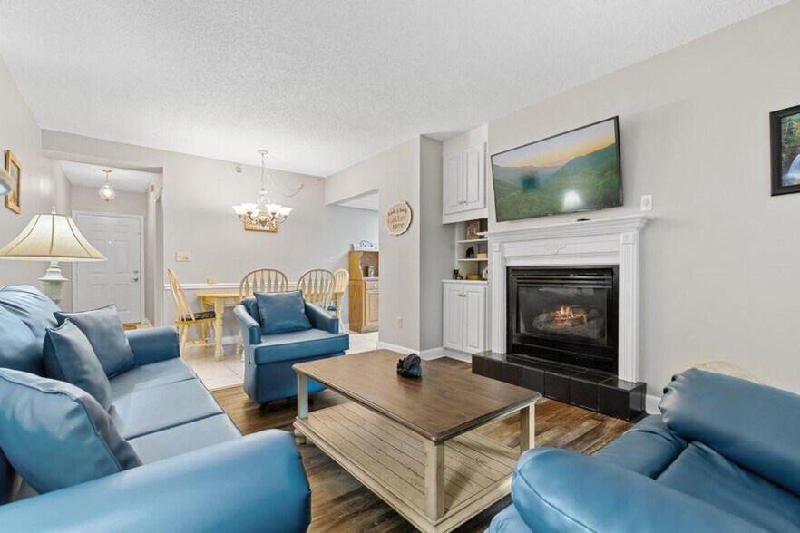 Primary Photo - 3215 N River Rd