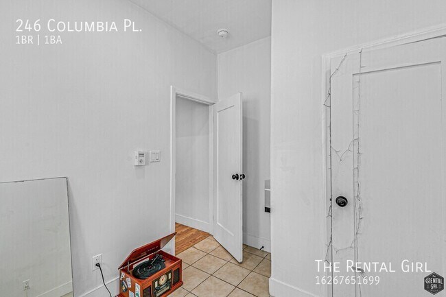 Building Photo - 246 Columbia Pl
