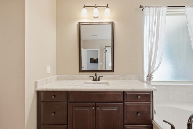 Building Photo - 2348 Cummings Dr