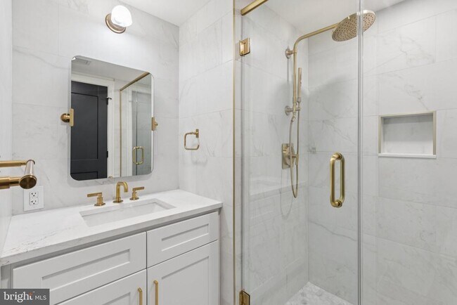 Building Photo - 135 S 19th St