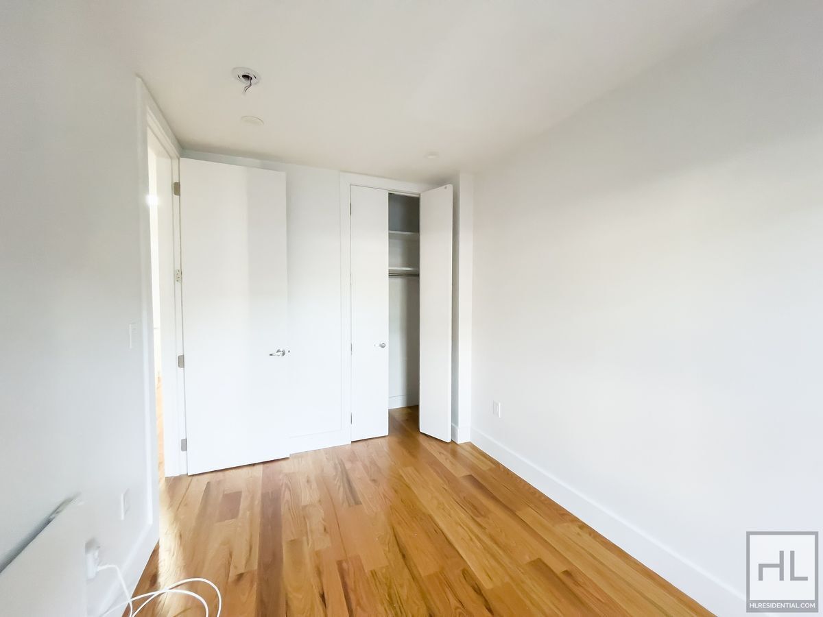 Building Photo - CROWN HEIGHTS / Amazing Sunlit 3-Bed 2-Bath