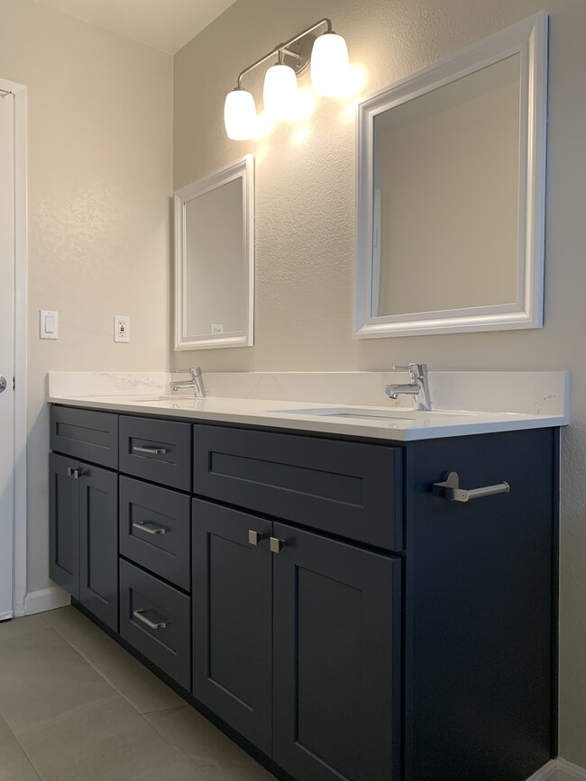 Hall bathroom - 871 Burbank Dr