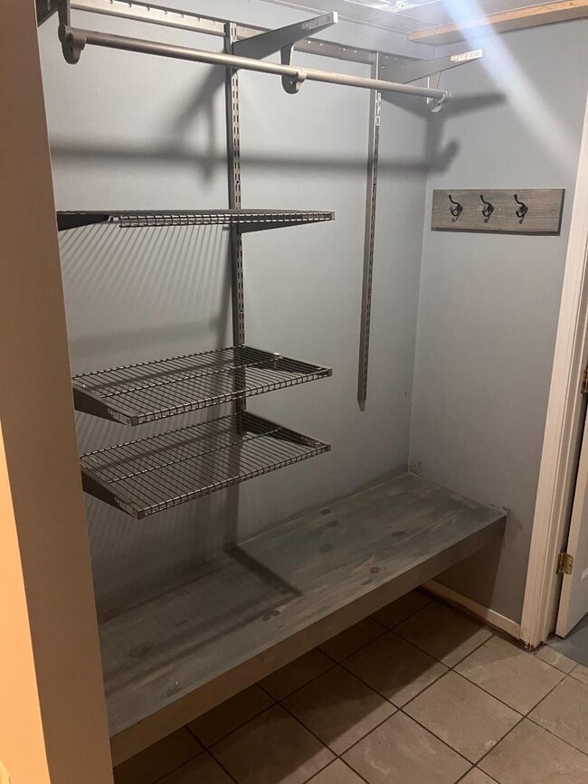 Building Photo - 327 Elm Ave