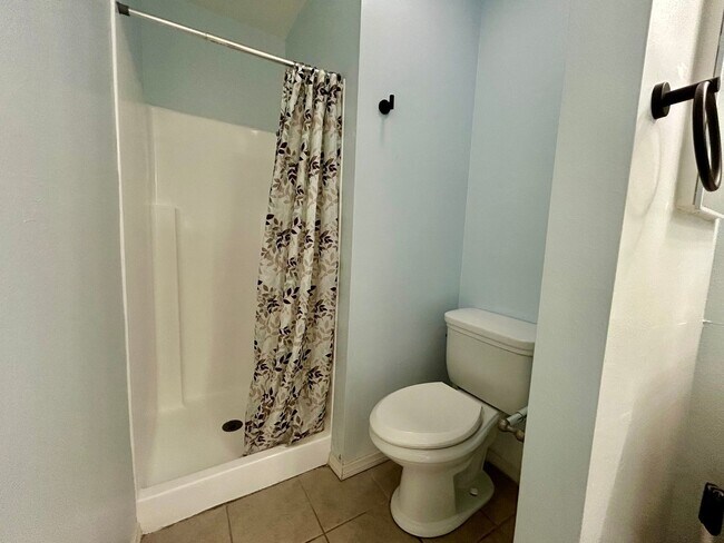 Building Photo - $3,995! Excellent 3-Bedroom Condo! 90716!