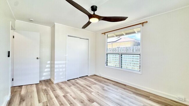Building Photo - 421 C Olomana Street (main house)