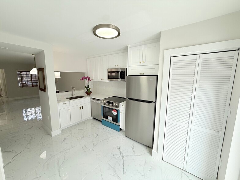 Building Photo - 6726 SW 130th Pl