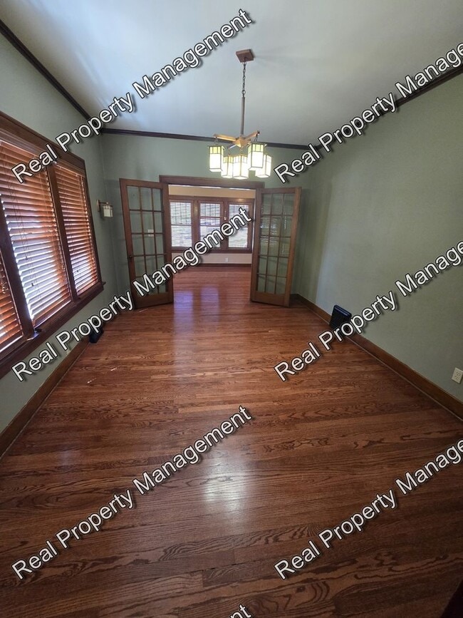 Building Photo - Charming Three Bedroom Ranch