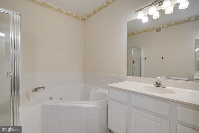 Building Photo - 6490 Tayack Pl