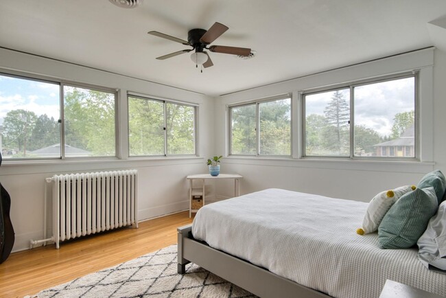 Building Photo - Spacious Living in a Prime Christiansburg Location