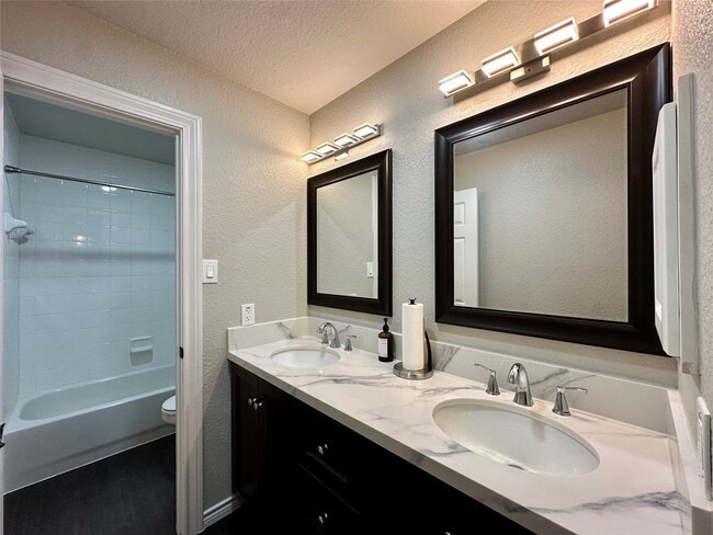 Building Photo - 21641 Forest Colony Dr