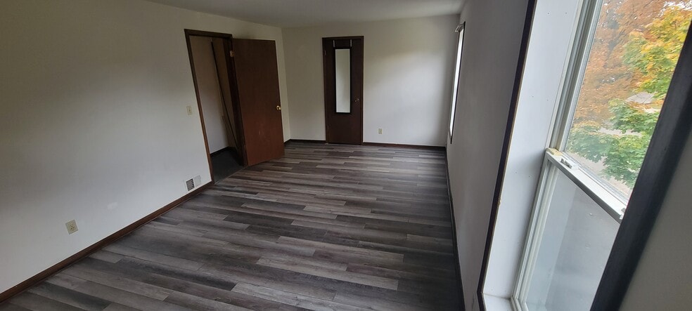 Master Bedroom - 353 Emma St