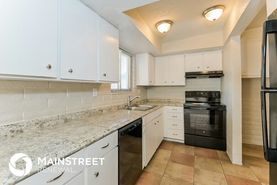 Building Photo - 7520 E Stella Rd