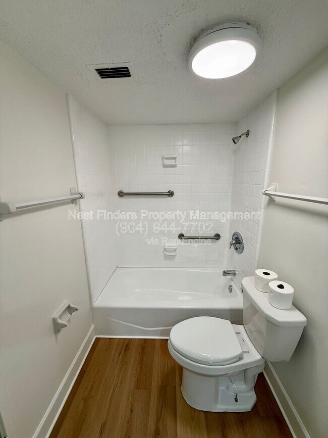 Building Photo - 222 7th St