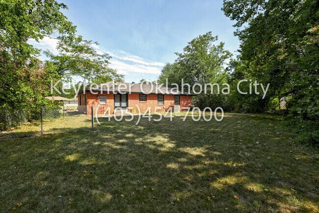 Building Photo - 1524 Rowena Ln