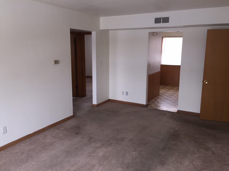 Building Photo - 926 Blackstone Ave