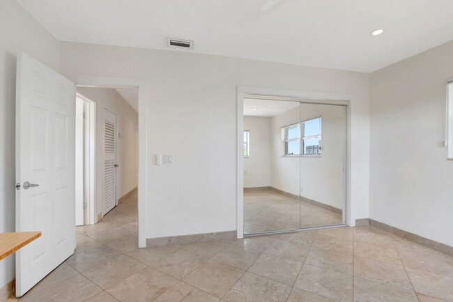 Building Photo - 3040 Jasmine Terrace