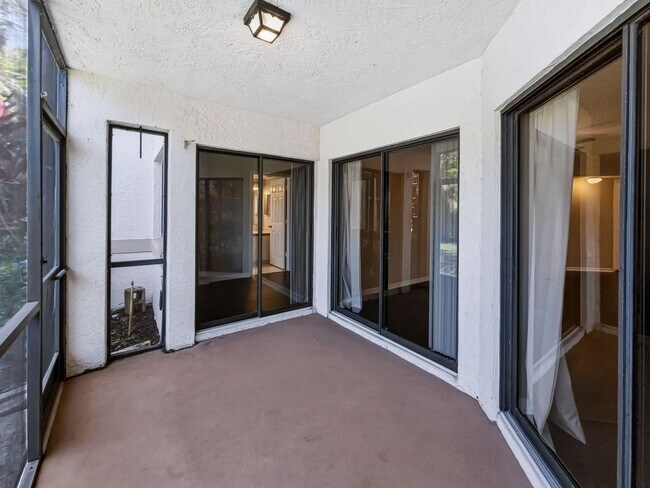 Building Photo - ** COACH HOMES @ BERKSHIRE LAKES ** 2 BED / 2 BATH - 1ST FLOOR CONDO - GARAGE - ANNUAL RENTAL