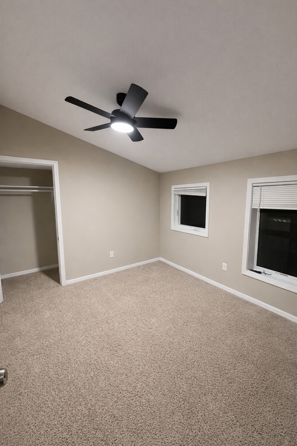 Building Photo - 629 Oak St SE