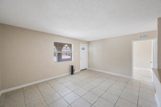 Building Photo - 1116 Upton Ct S