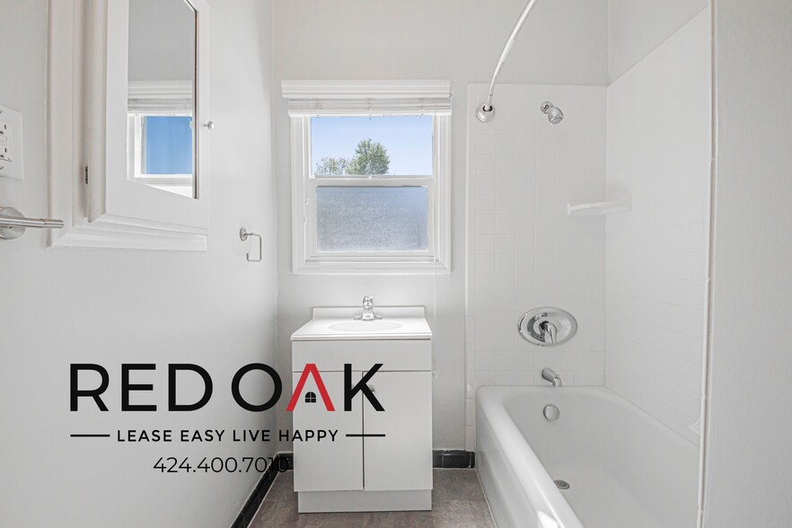 Building Photo - 211 S El Molino Ave