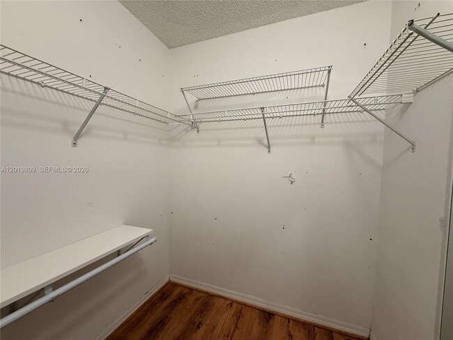Building Photo - 2078 Madeira Dr