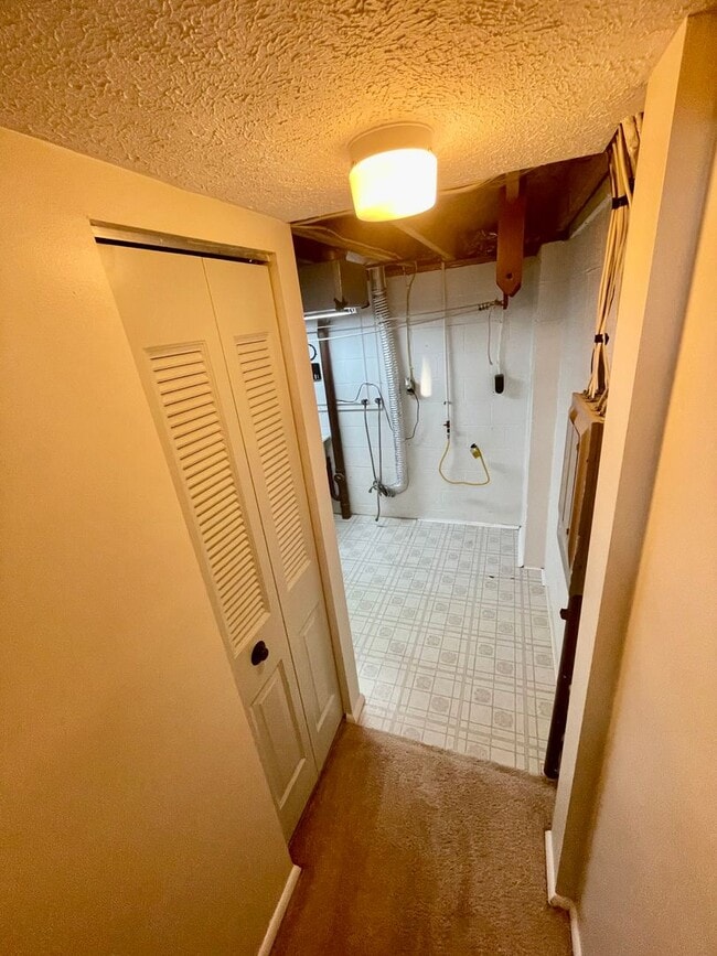 Building Photo - 2 Bed 1.5 Bath- Oakdale PA! Hawthorne Vill...