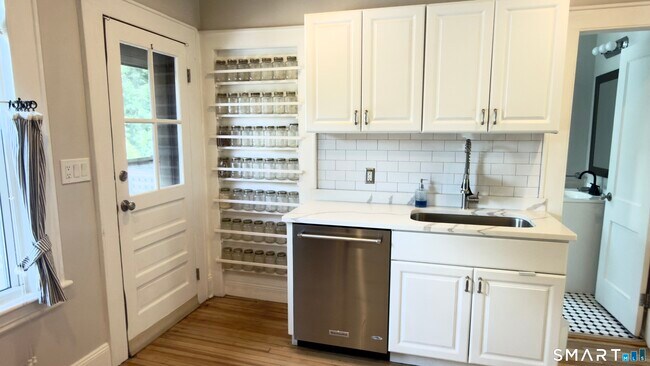 Building Photo - 324 Villa Ave