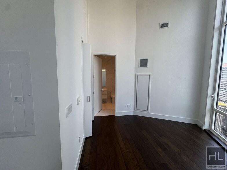 Building Photo - East 44th Street