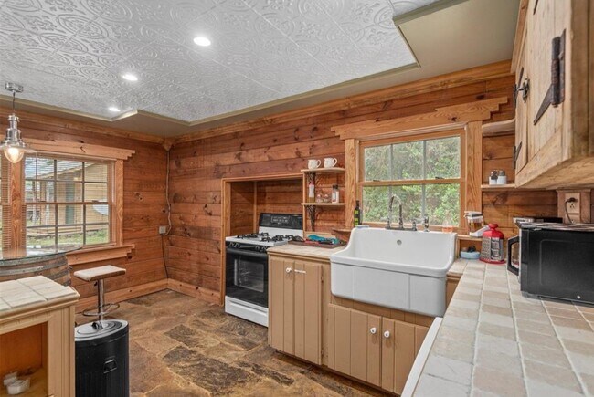 Building Photo - 23205 Decker Prairie-Rosehill Rd