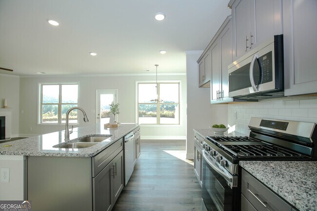 Building Photo - 452 Hellen Vly Dr