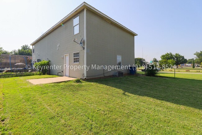 Building Photo - 3 Bed | 1.5 Bath in Central Tulsa! ***Accepts Vouchers***
