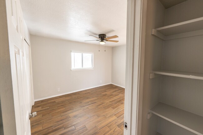 Building Photo - 309 Whispering Sands Ct SE