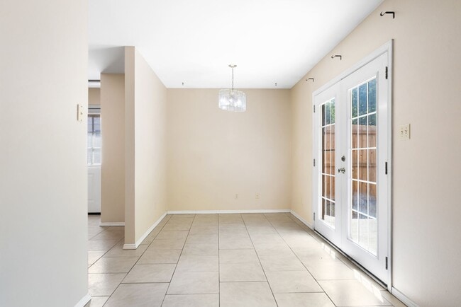 Building Photo - Charming 2-Bedroom Home in Boerne, Texas: ...