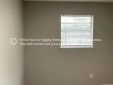 Building Photo - 920 W Idylwild Dr