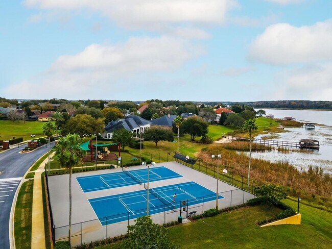 Building Photo - 2 Bedroom, 2 Bath Townhome in Beautiful La...