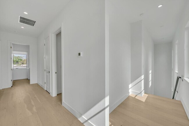 Building Photo - New Construction- walk to Park Avenue