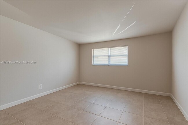 Building Photo - 3350 NE 33rd St