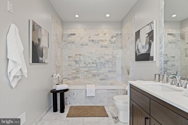 Building Photo - 2106 Spring St